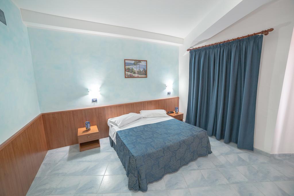 Hotel Milano San Salvo Pokoj fotografie